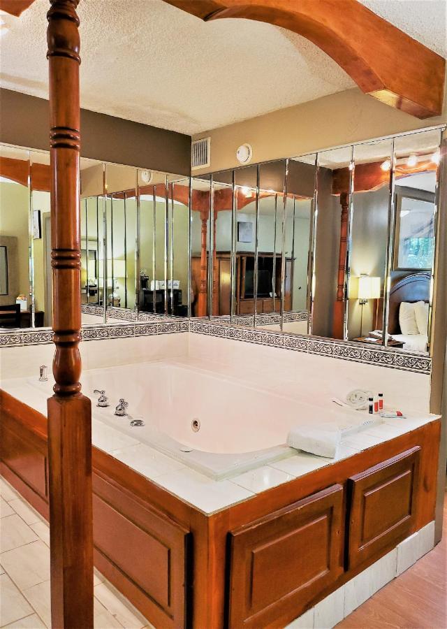 Days Inn By Wyndham Towson Bagian luar foto
