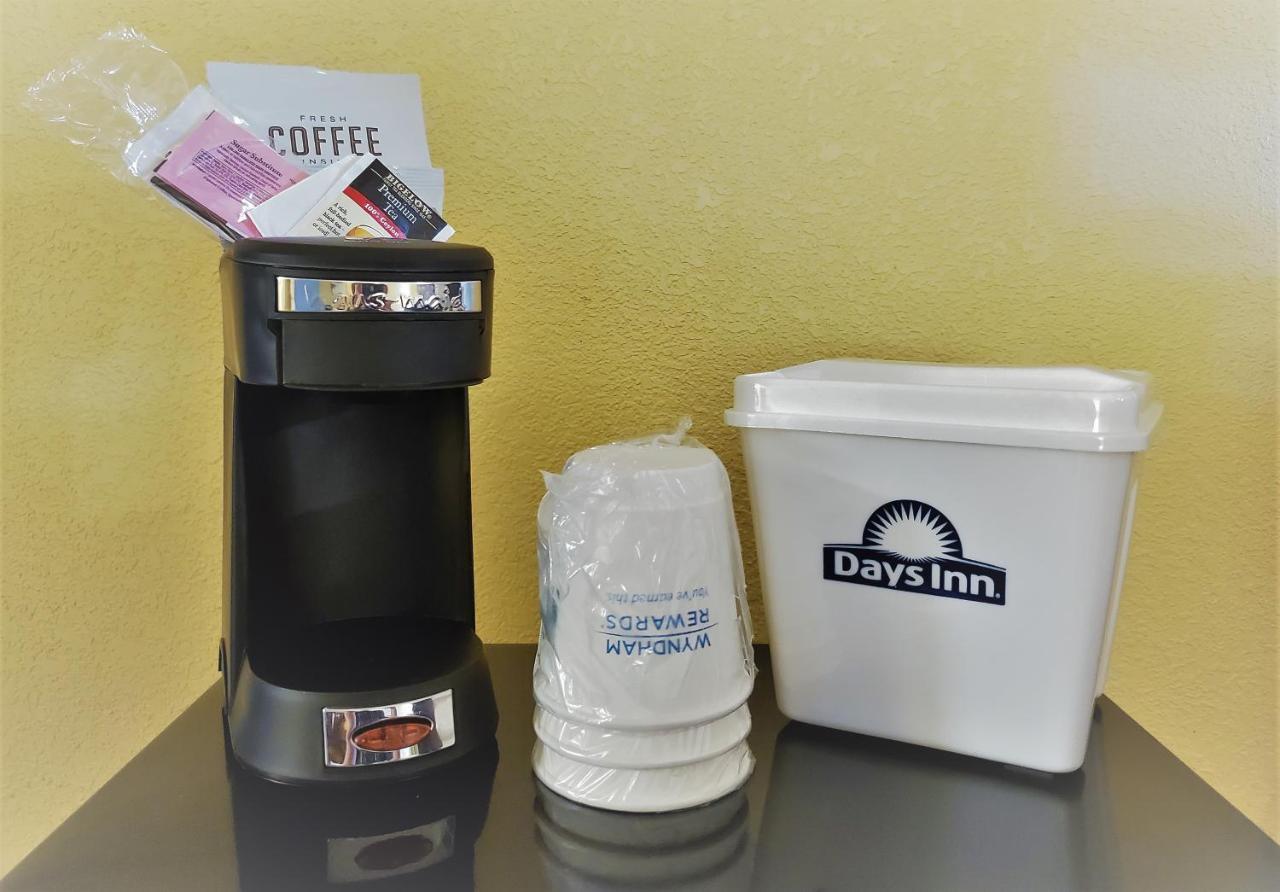 Days Inn By Wyndham Towson Bagian luar foto